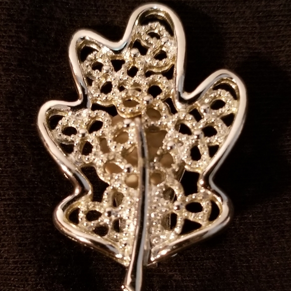 Sarah Coventry Earrings and Broach - Picture 7 of 8